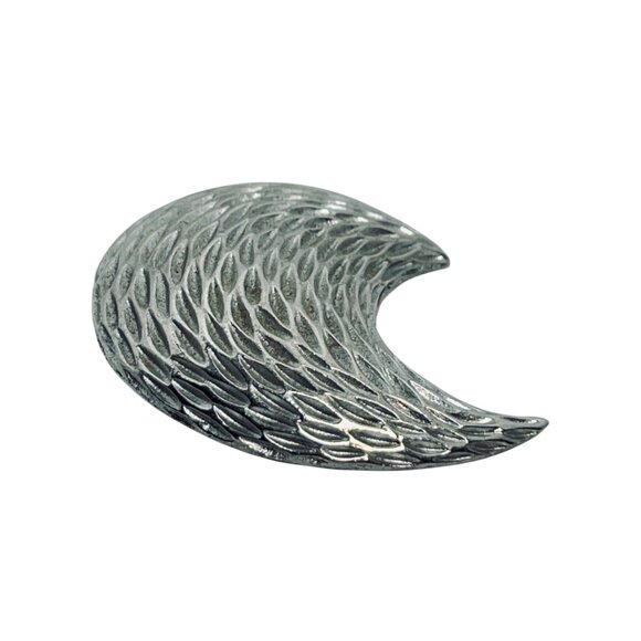 Silver Crescent Moon Brooch With Textured Feather Design (5769) - Picture 2 of 5